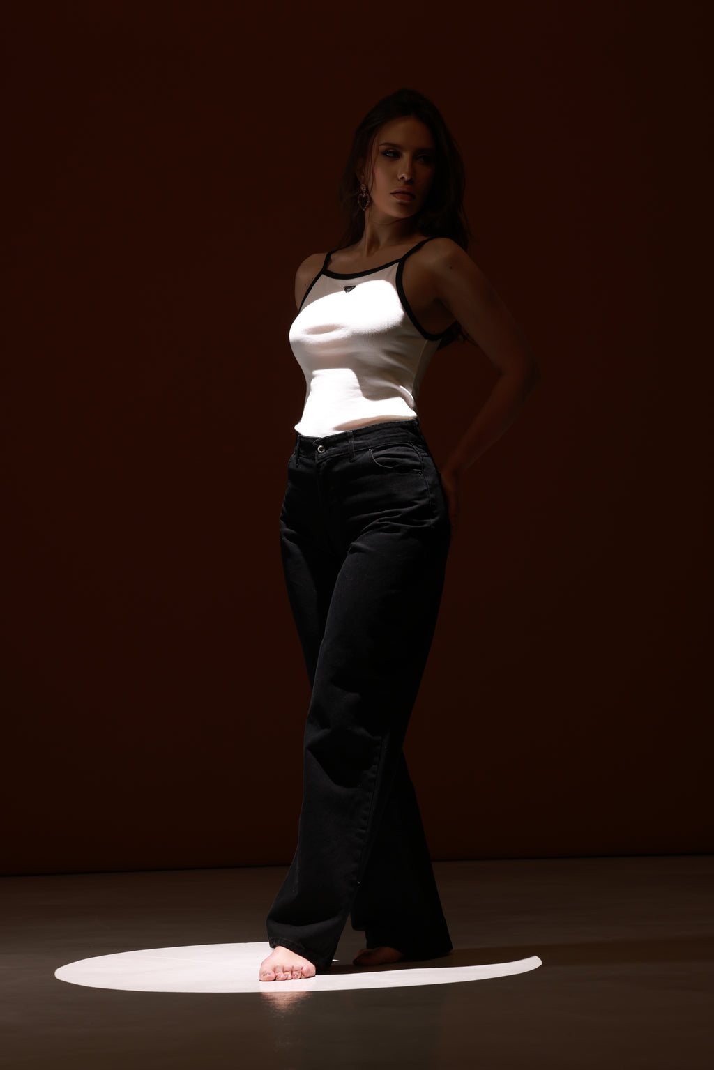 WIDE-LEG-HIGH-WAIST BLACK JEANS