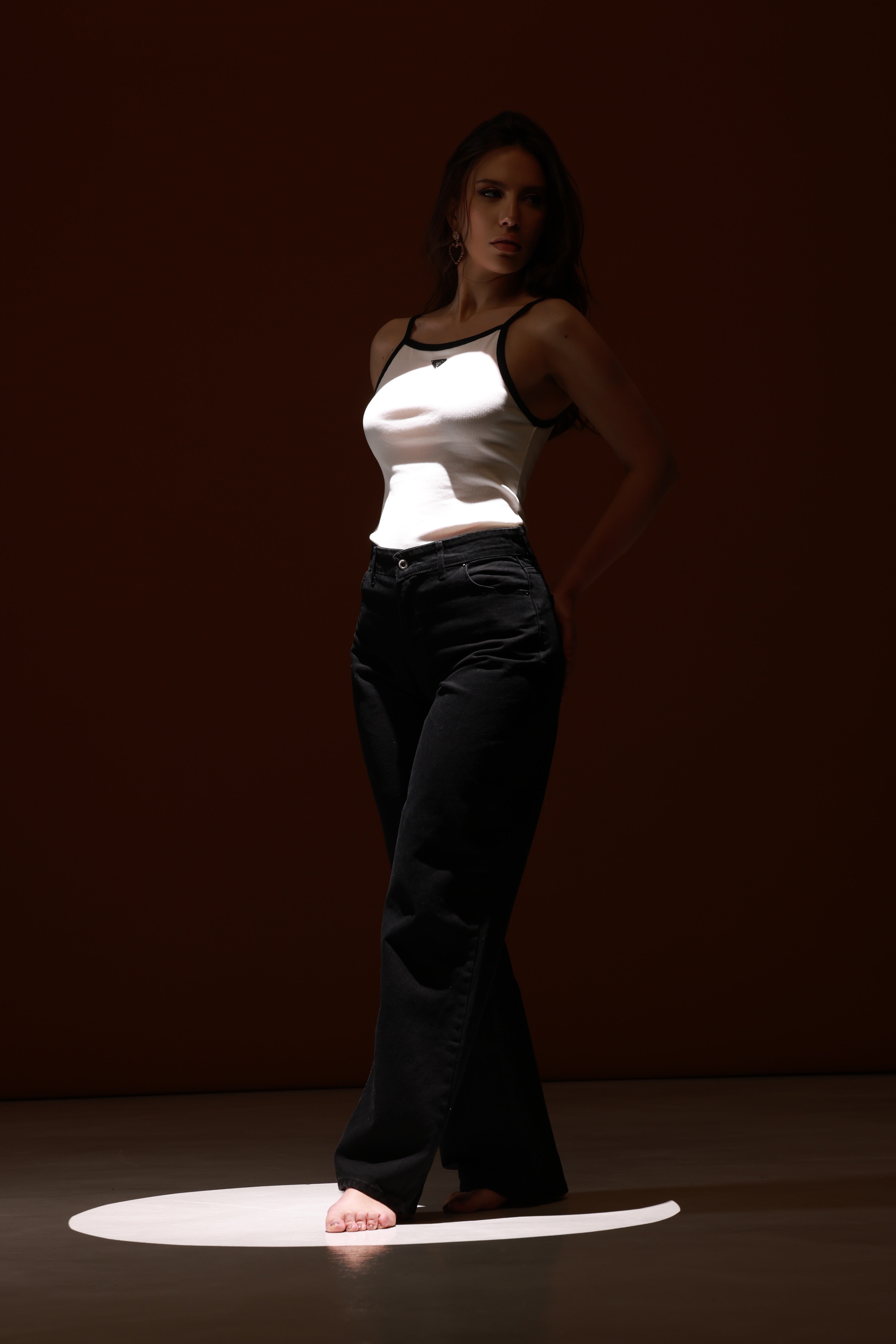 WIDE-LEG-HIGH-WAIST BLACK JEANS