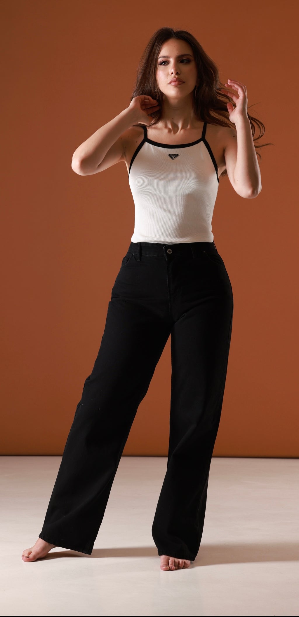 WIDE-LEG-HIGH-WAIST BLACK JEANS