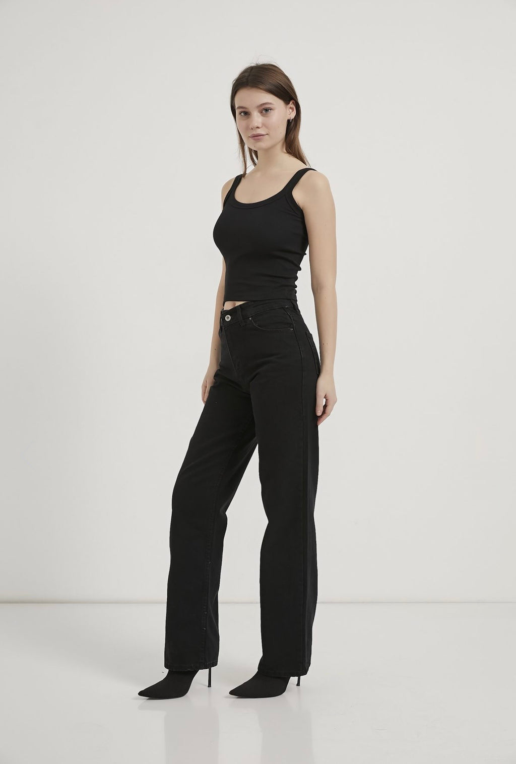 WIDE-LEG-HIGH-WAIST BLACK JEANS