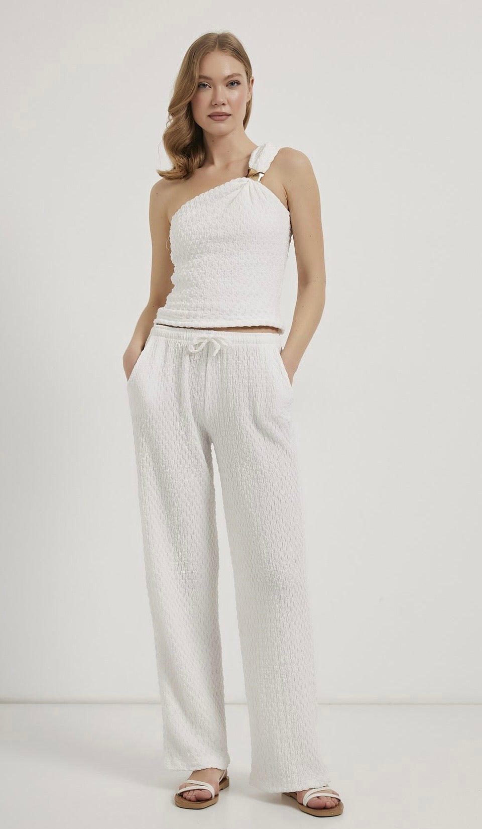 WHITE OFF SHOULDER TOP