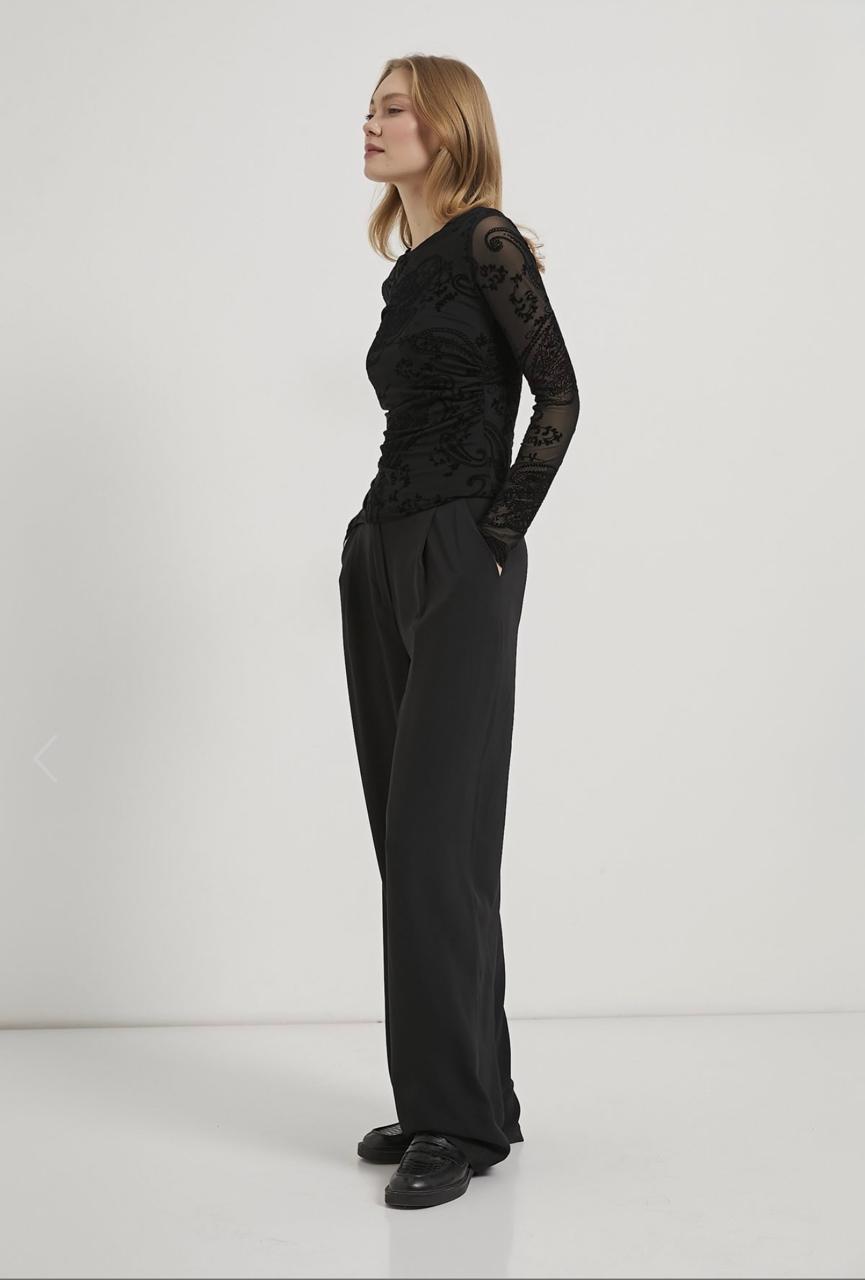 LACE LONG SLEEVE BLACK TOP